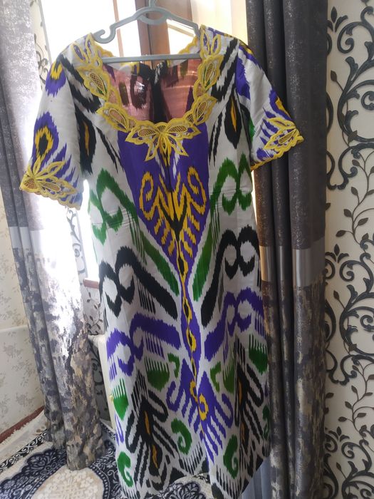 Джинси ва бошка куйлаклар сотилади