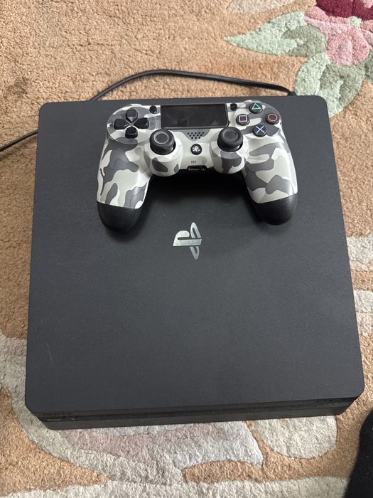 Playstation 4  и 1 жёстик