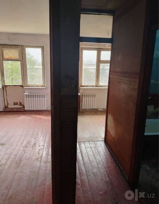 Срочно Продаеться 1-комнатная квартира городе Чирчике 4-микрорайоне