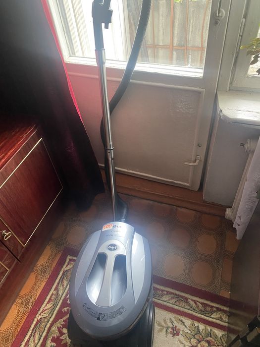 Продам пылесос lg 1600w