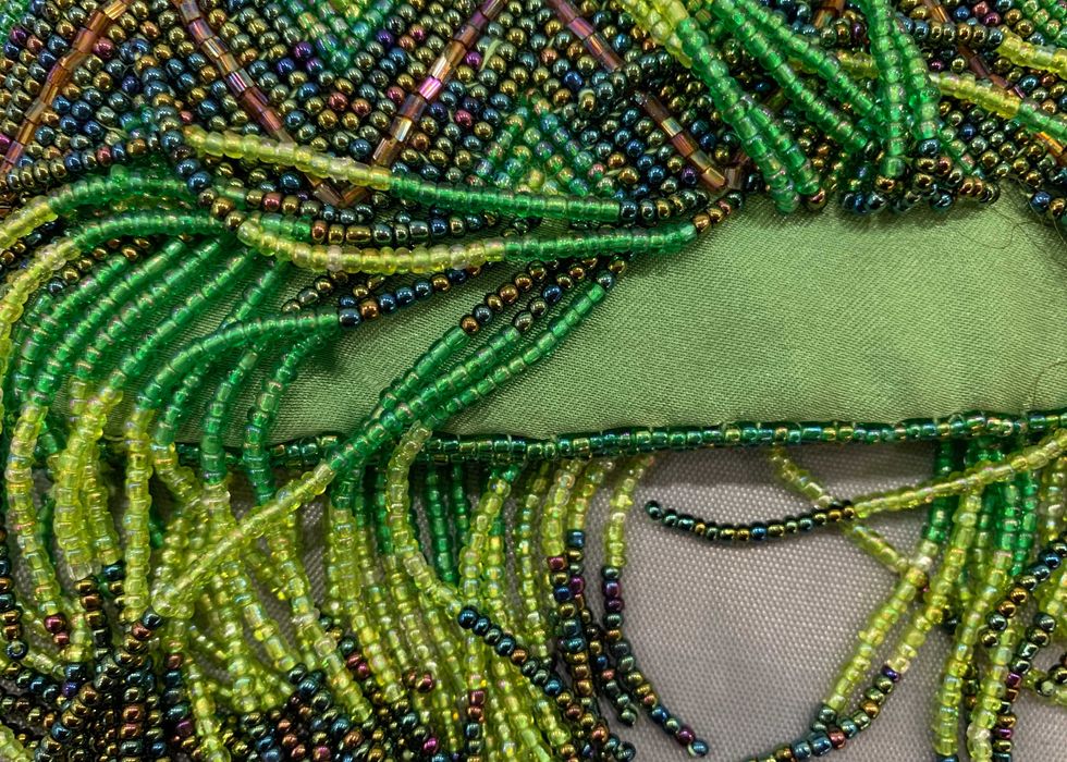 Gentuta cu margele cusute si franjuri de margele