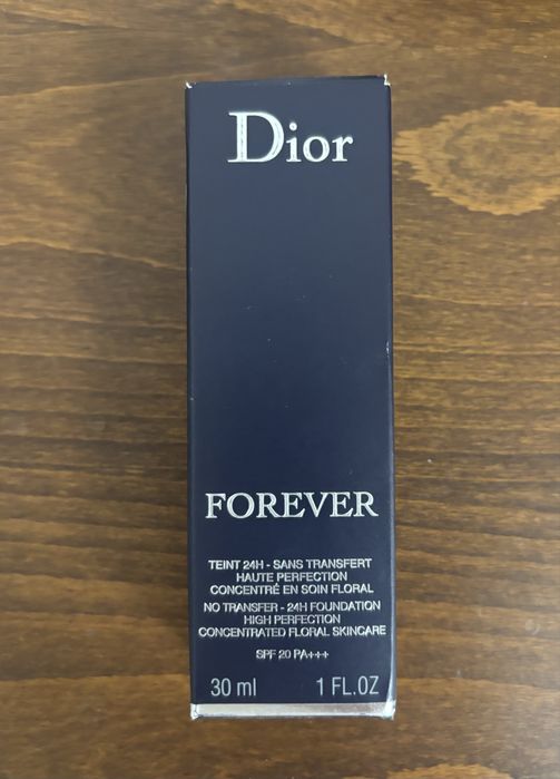 Фон дьо тен на Dior