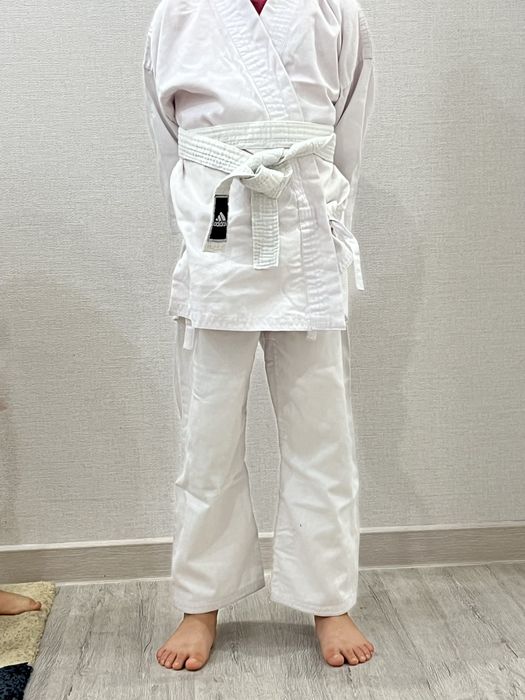 Костюм для карате продам 7 -8 лет