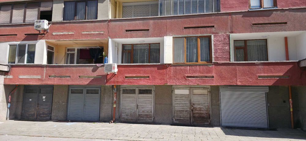 Гараж+парко място под наем.Пловдив,Каменица2,ул.Богомил102.ток, вода.