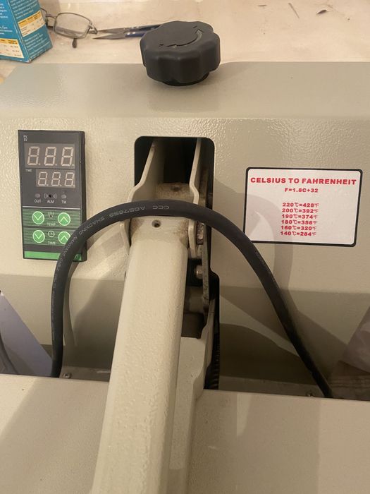 Прес утюг сотилади