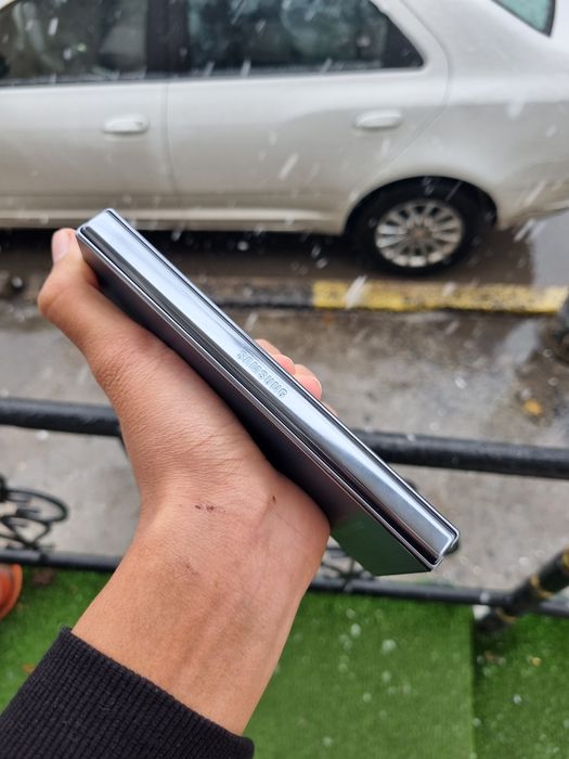 Samsung galaxy z fold 4 5G 12/256gb holati 9/10