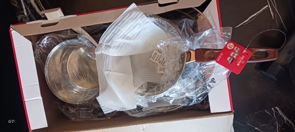 Комплект нови тенджери