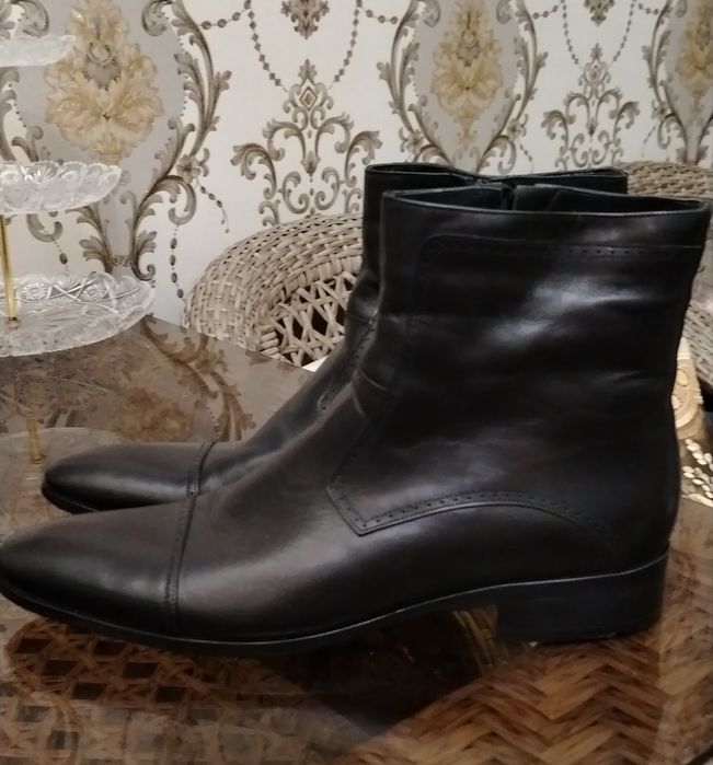 Новые, из натуральной кожи и меха, 42 размер.