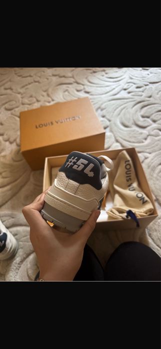 Adidasi Louis vuitton