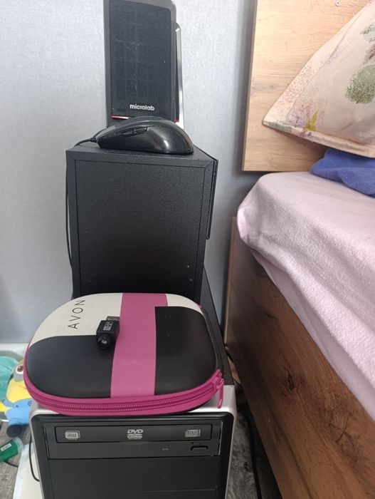 Продаю компьютер и стол к нему