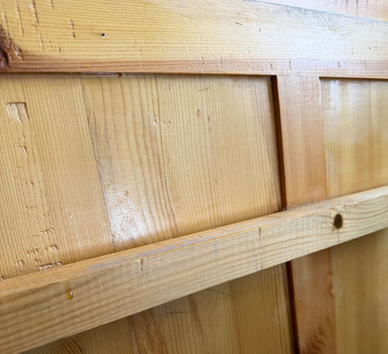 Дървено легло с матрак