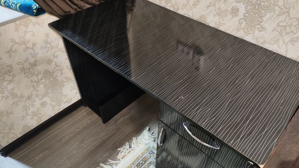 Kompyuter stoli sotiladi, arzon narxda.