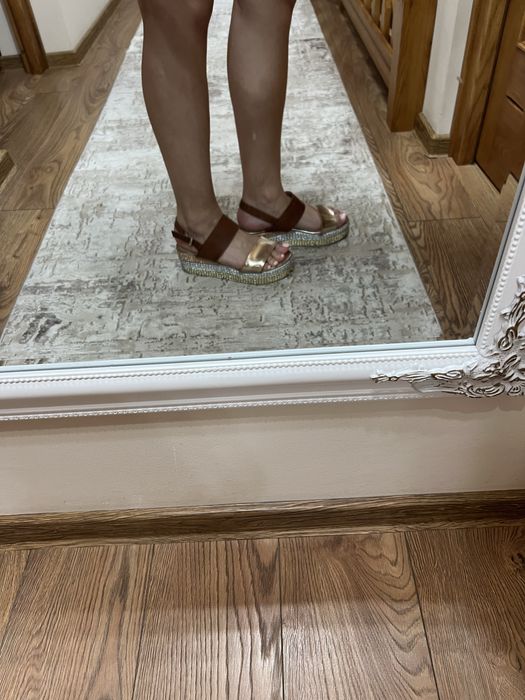 Sandale cu platforma