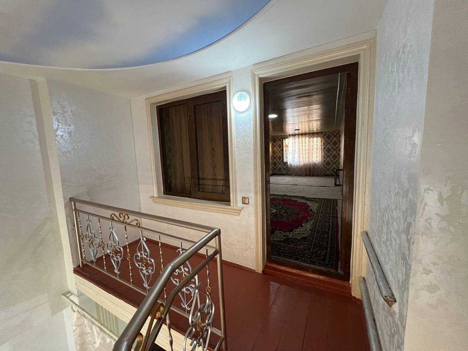 Uchastka sotiladi Sergeli tuman 4.2 sotix 8 ta xona 9chi oshxona