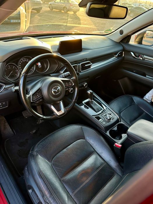 Vând Mazda CX-5 2.2 Diesel AWD, an 2017, bine întreținută, cu dotări complete.