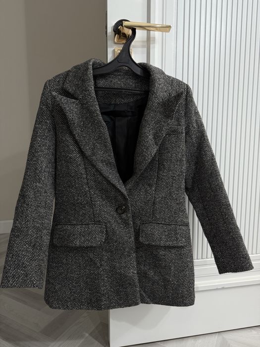 Твидовый женский костюм.