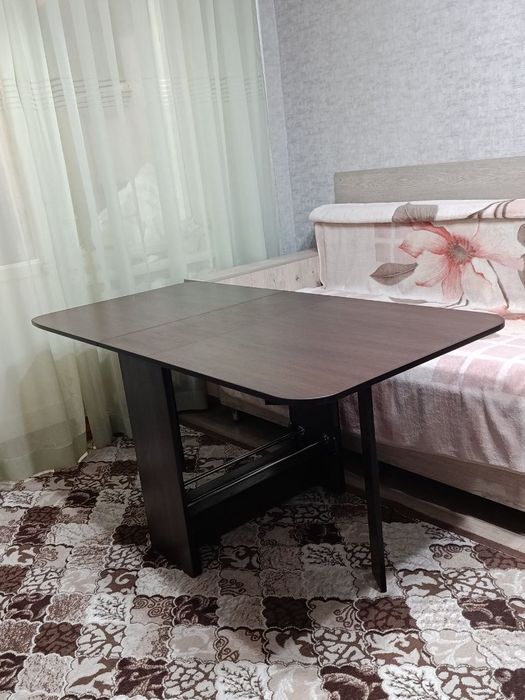 Стол-транформер, стол-книжка,