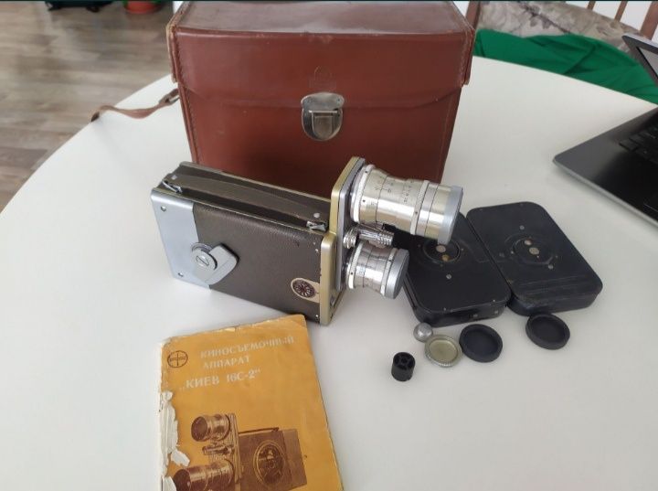 Киносъёмочный аппарат Киев 16С-2 (1958)