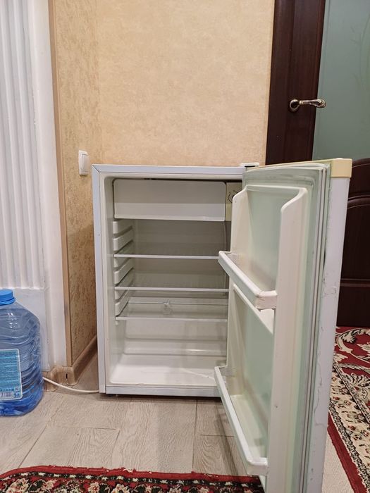 Средний холодильник
