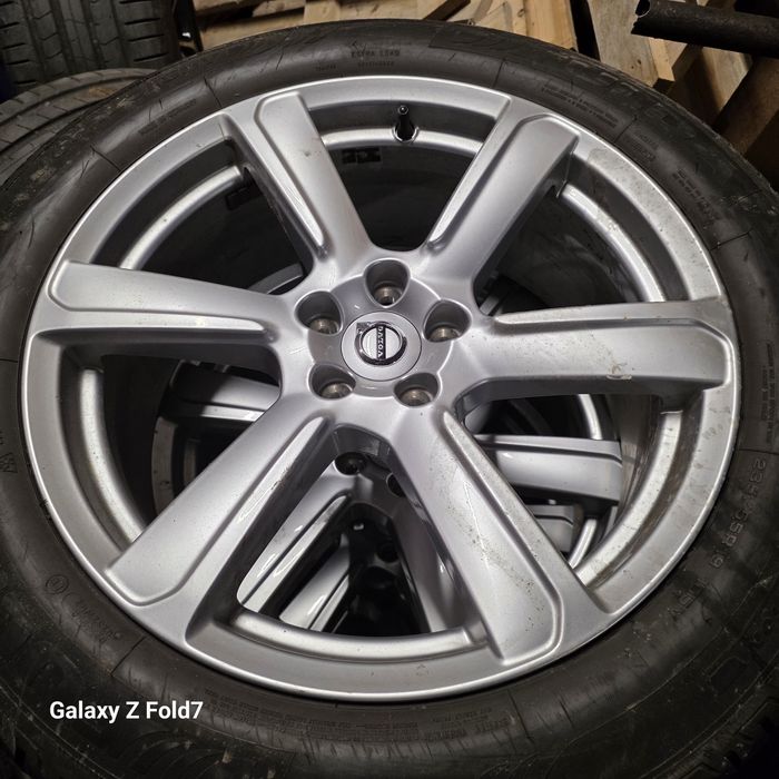 Комплект джанти за Volvo xc 90 със зимни гуми 235/55/19 Фулда Кристал