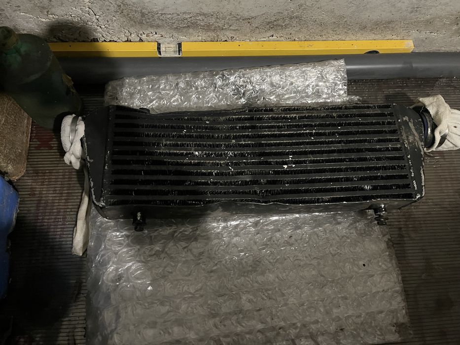 Интеркулер 550х180х65 с турбо пътища