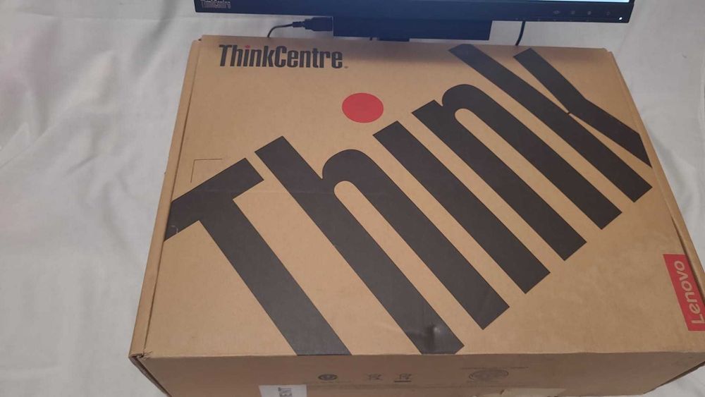 All-in-One Lenovo ThinkCentre i5 10400t, 16GB RAM, 256GB SSD NVMe, Monitor 22" -suport upgrade