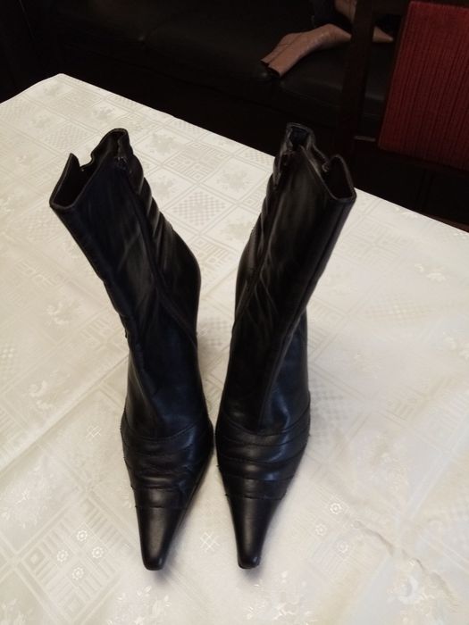 Cizme scurte din piele (Botine).