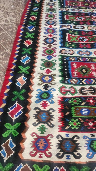 Чипровски килим абсолйт но запазен. 3 на4 метра