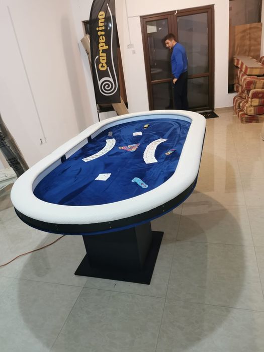 Vând Masa de poker