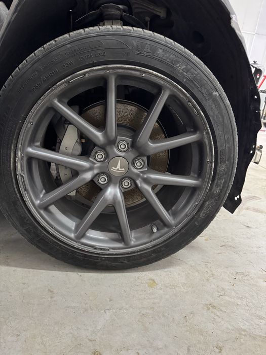 Tesla 3 r18 Жданти с гуми