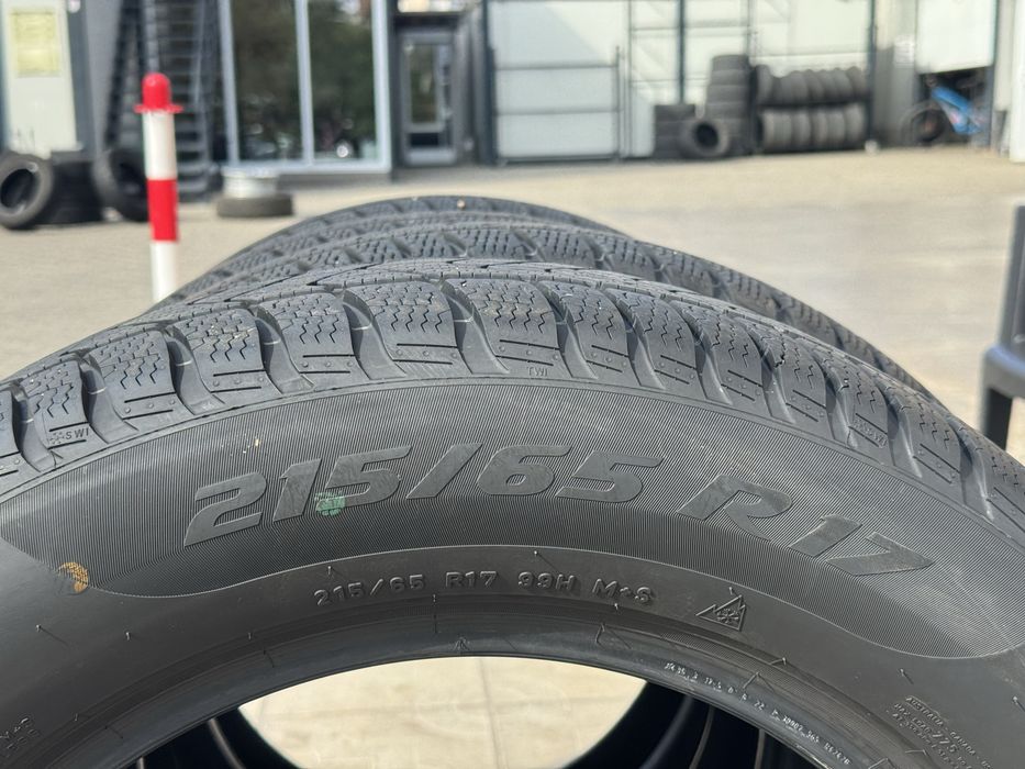 215/65/17,Pirelli