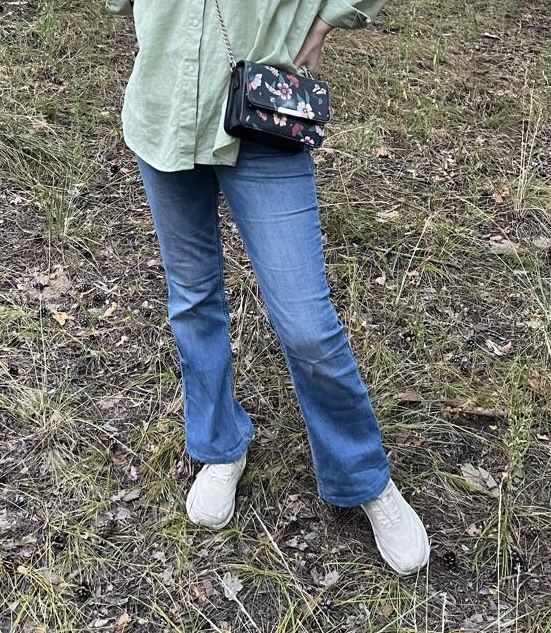 Продам женские джинсы