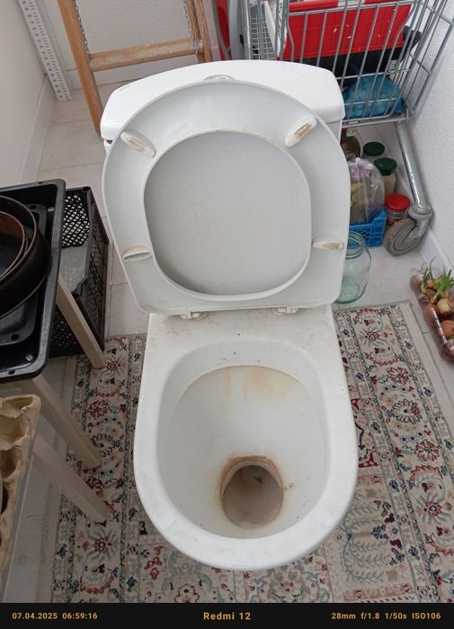 Продам унитаз в идеальном Состояние