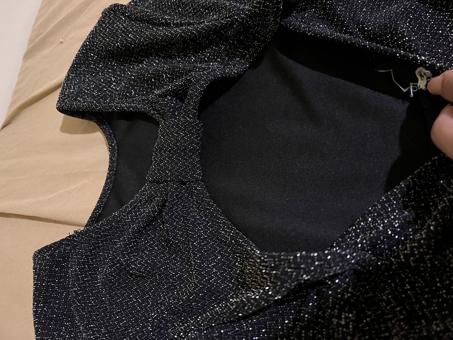 Блестяща черна рокля