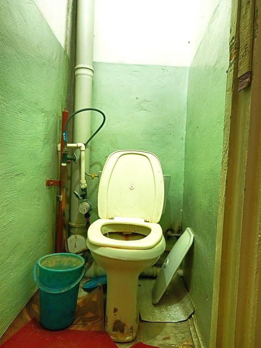 Продаётся квартира 2-ух комнатная без ремонта!