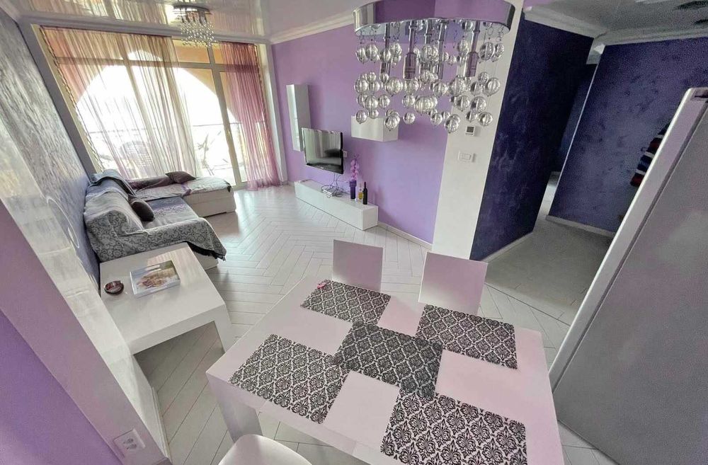 Стилен тристаен апартамент, Първа линия, Фронтална гледка море