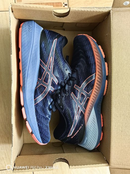 Продавам маратонки ASICS