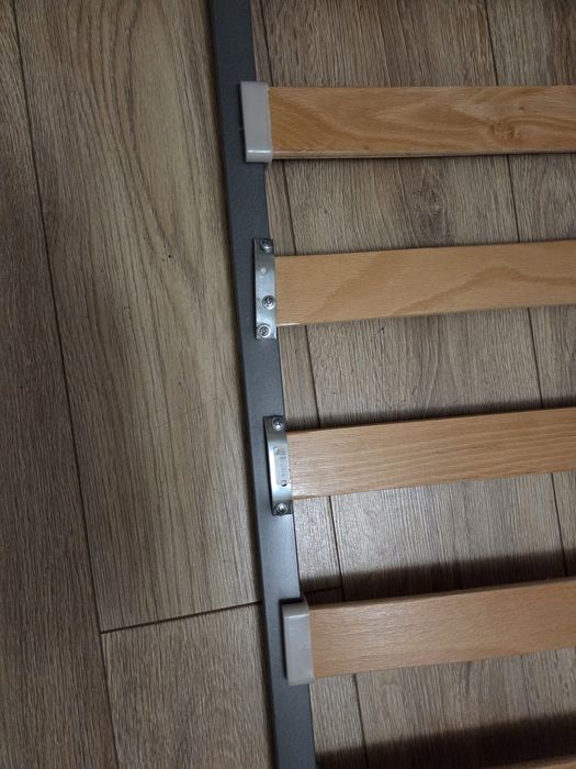 Два единични матрака и подматрачна рамка