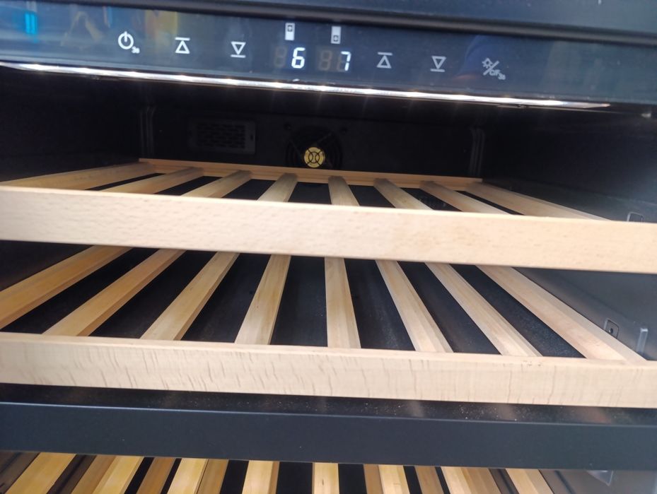 Нова Хладилна витрина- Охладител Witt