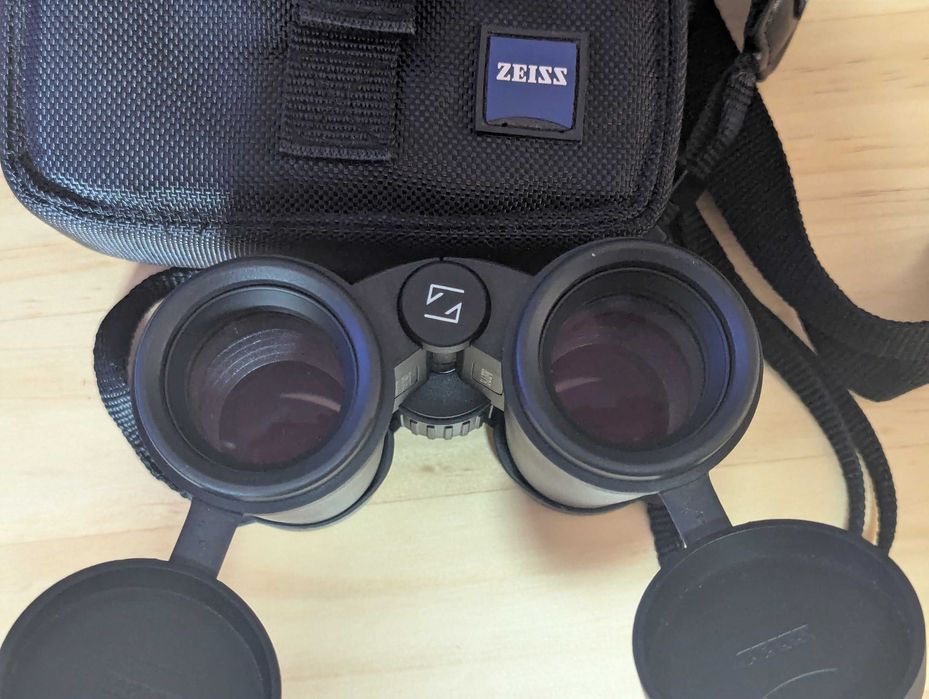 Binoclu Zeiss Victory T*FL 8x32