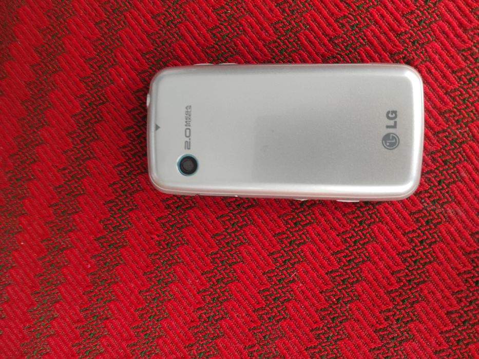 Telefon LG cu touchscreen și cameră, carcasa aluminiu