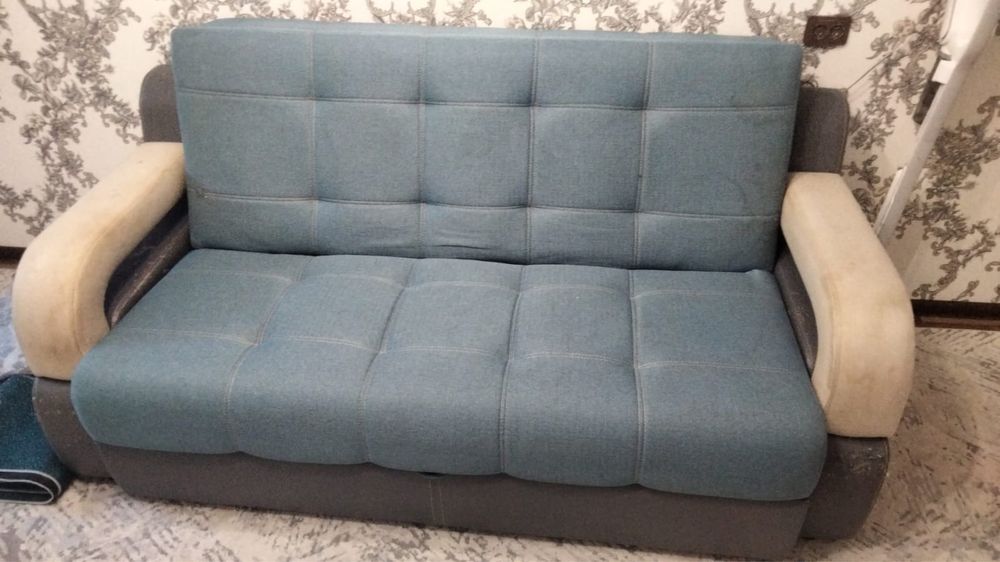 Продам диван состояние нормальное
