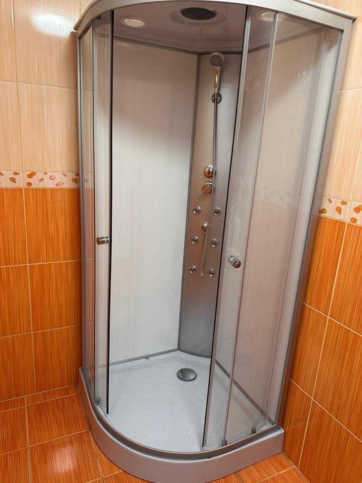 Vand apartament decomandat 1 cameră, proaspăt renovat + parcare, Florilor