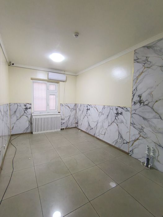 Аренда офиса с площадью: 90 м²  первая линия вдоль дороги. Ул. Бабура