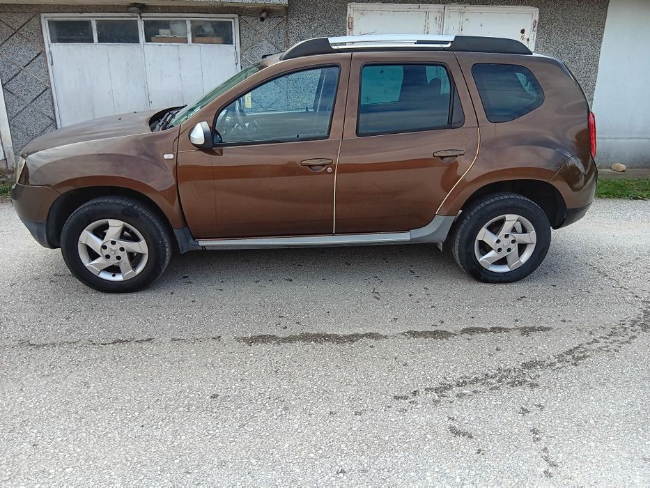Продавам Dacia Duster 1.6i GAZ