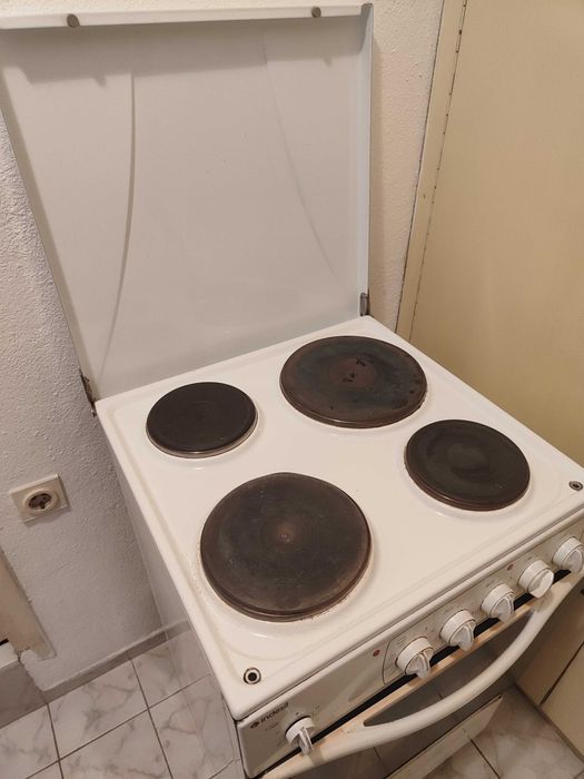 Използвана печка с капак Indesit