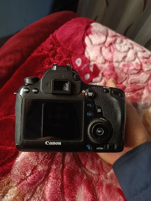 Canon 6 d sotiladi