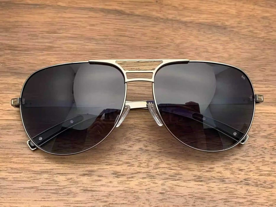 Солнцезащитные очки.