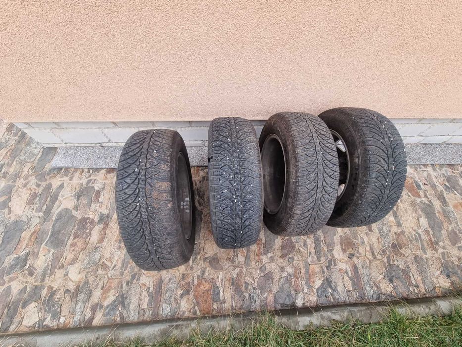 Джанти със зимни гуми 5*110 размер 195/65/15 цена 185 лв.