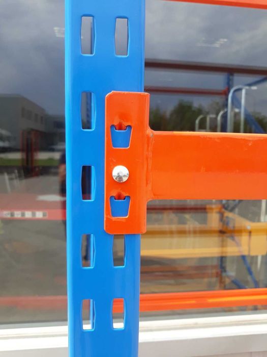 Метални полични (леки) стелажи на най-добри цени